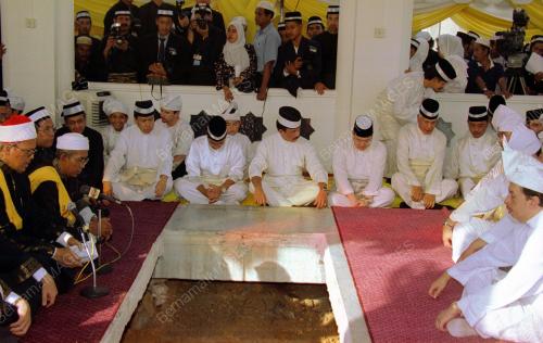 KL22_05022016_AGONG_MAKAM