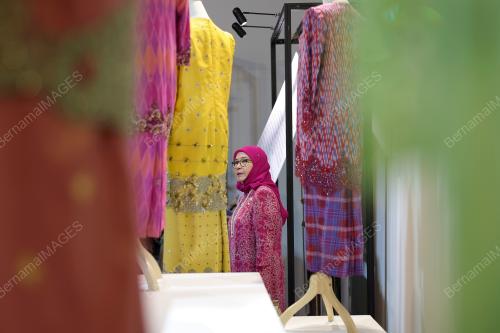 TUNKU AZIZAH AMINAH MAIMUNAH ISKANDARIAH