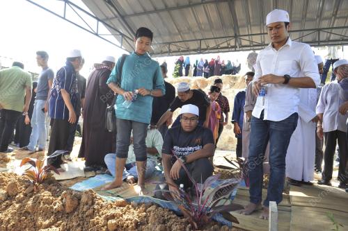 KL22_05122016_PENDAKI_JENAZAH