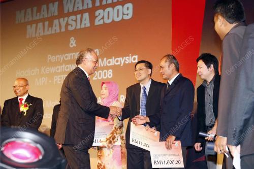 MOHD NAJIB TUN ABDUL RAZAK