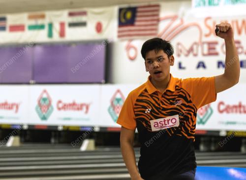 KL22_06122015_BOWLING