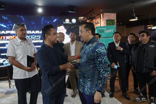 DATUK DR ASYRAF WAJDI DUSUKI