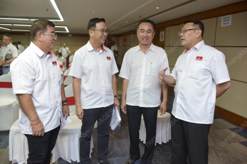 DATUK DR DOMINIC LAU