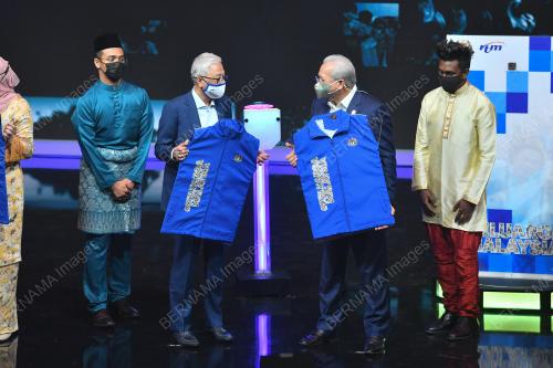 DATUK SERI ISMAIL SABRI YAAKOB