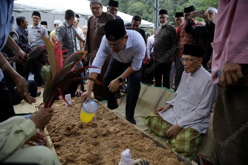 KL22_08122014_PENGEBUMIAN