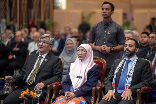 DATUK SERI DR WAN AZIZAH WAN ISMAIL