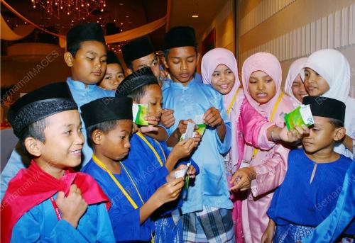 DATUK SERI AZMI KHALID