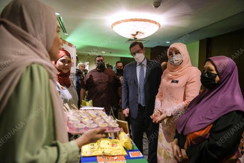 DATUK SERI RINA HARUN