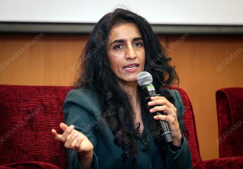 DR. AYESHA KHANNA