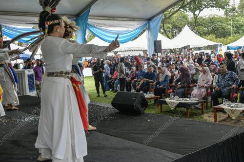 DATUK SERI DR WAN AZIZAH WAN ISMAIL