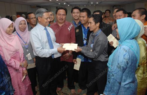 MUSTAPA MOHAMED