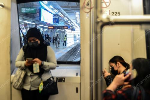 KEADAAN HARI PERTAMA PENGANGKUTAN AWAM PADA FASA DUA