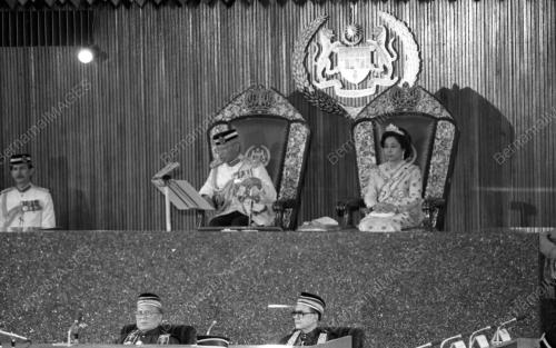 KL22_11032015_AGONG_RASMI