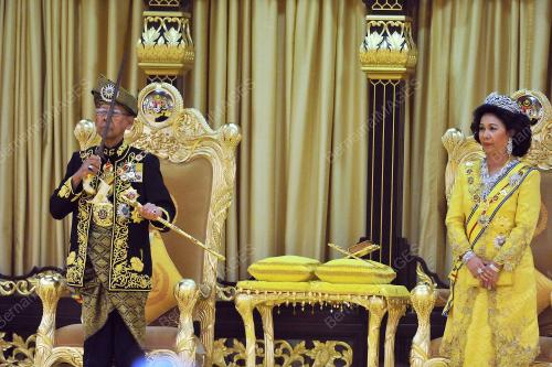 KL22_11042012_AGONG_CIUM_KERIS