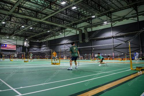 LATIHAN BADMINTON