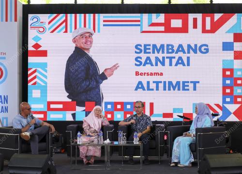 DATUK SERI DR WAN AZIZAH WAN ISMAIL