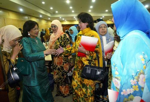 DATUK SERI RAFIDAH AZIZ