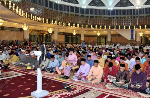 KL22_12042012_AGONG_YASSIN