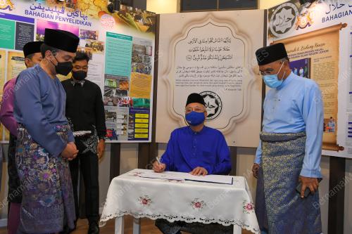 DATUK SERI ISMAIL SABRI YAAKOB