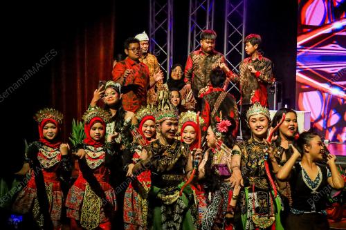 TEATER TARIAN KUCING HITAM