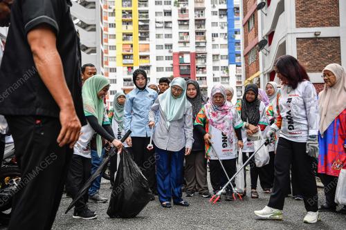 DATUK SERI DR WAN AZIZAH WAN ISMAIL
