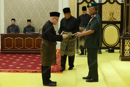 AL-SULTAN ABDULLAH RI'AYATUDDIN AL-MUSTAFA BILLAH SHAH
