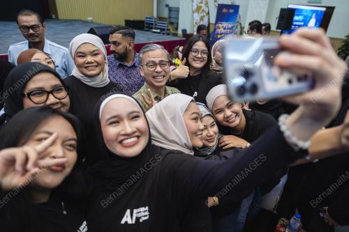 DATUK FAHMI FADZIL
