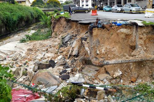 TANAH RUNTUH AMPANG