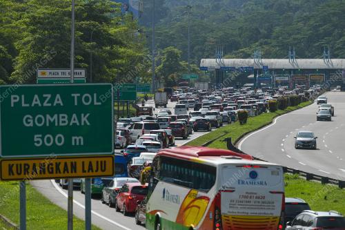 TINJAUAN ALIRAN TRAFIK TOL GOMBAK
