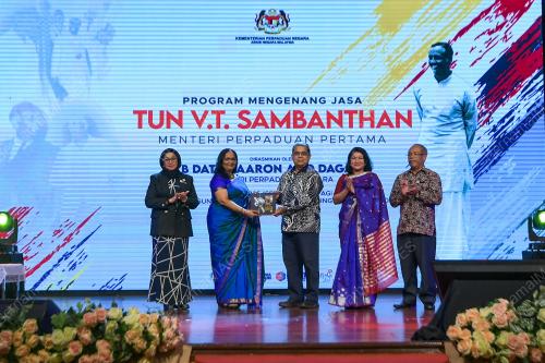 DATUK AARON AGO DAGANG