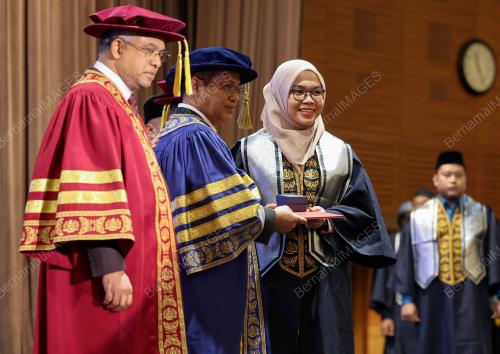 SENATOR DATUK DR MOHD NA'IM MOKHTAR
