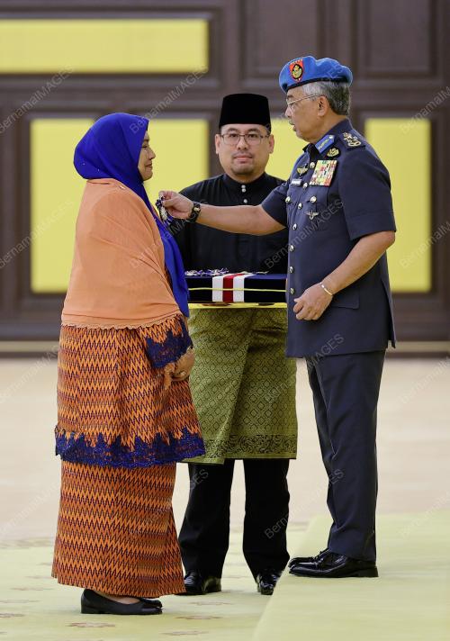 AL-SULTAN ABDULLAH RI'AYATUDDIN AL-MUSTAFA BILLAH SHAH