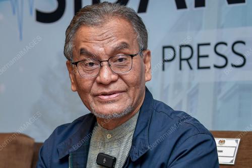 DATUK SERI DR DZULKEFLY AHMAD