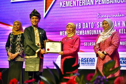 DATUK SERI NANCY SHUKRI