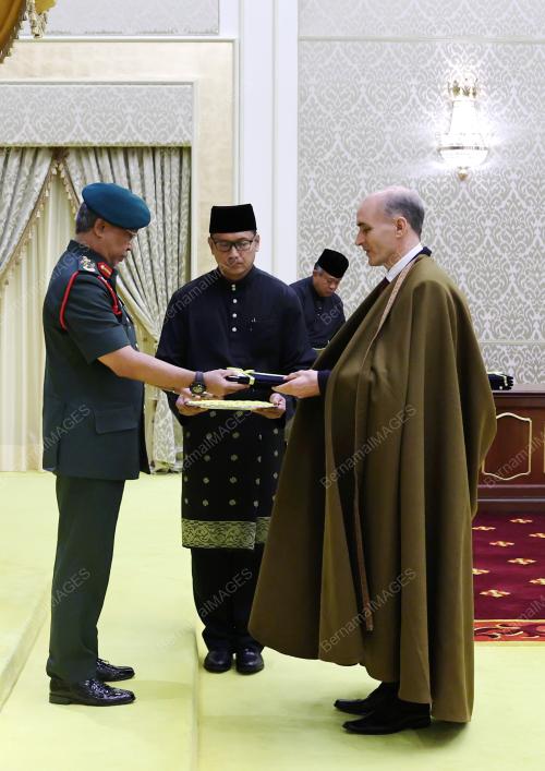 AL-SULTAN ABDULLAH RI'AYATUDDIN AL-MUSTAFA BILLAH SHAH