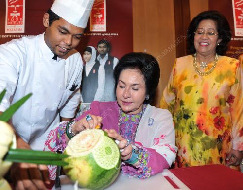 DATIN SERI ROSMAH MANSOR