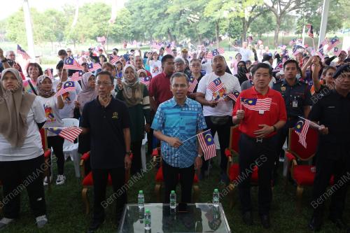 FAHMI FADZIL