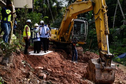 DATUK SERI TUAN IBRAHIM TUAN MAN