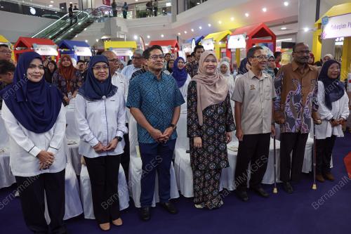 FADHLINA SIDEK