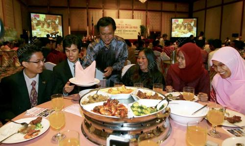 MOHD SHAFIE APDAL