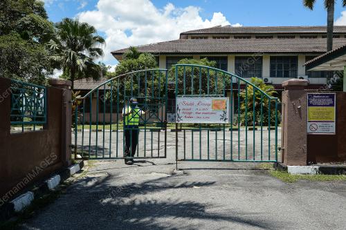 PENUTUPAN SEKOLAH AKIBAT COVID-19