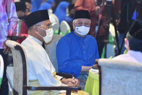 DATUK SERI ISMAIL SABRI YAAKOB