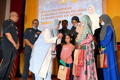 ZURAIDA KAMARUDDIN