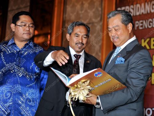 TAN SRI MUHYIDDIN MOHD YASSIN