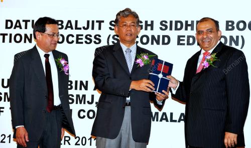 TAN SRI ZULKEFLI AHMAD MAKINUDIN