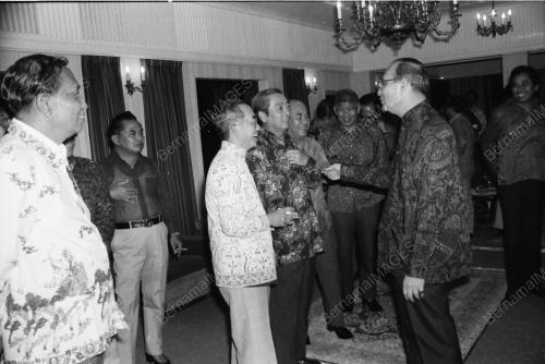 PM ENTERTAIN CHIEF MINISTERS