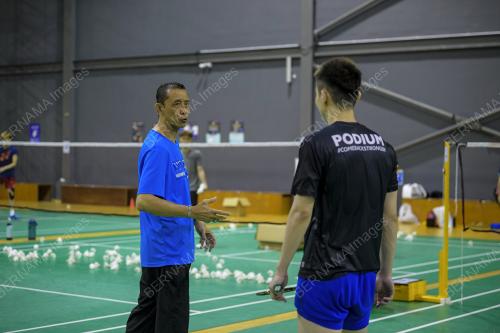 LATIHAN BADMINTON