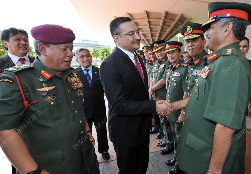 KL22_22052013_MINDEF