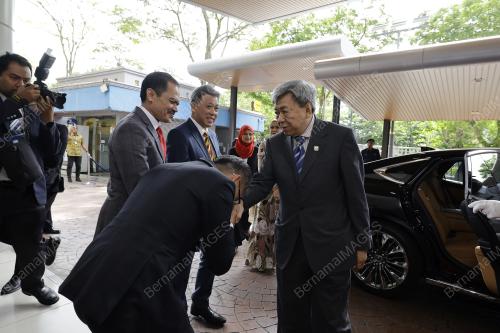 SULTAN SHARAFUDDIN IDRIS SHAH