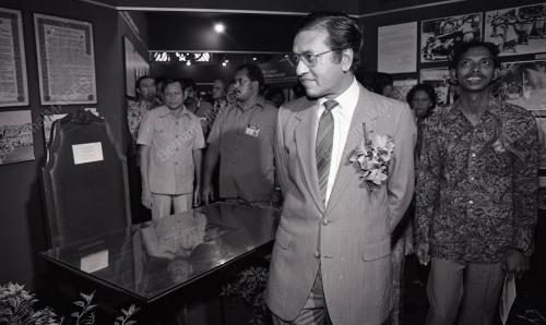 DR. MAHATHIR BIN MOHAMAD
